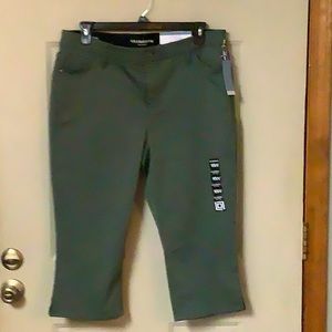 Liz Claiborne Olive Green size 16W women capri pant